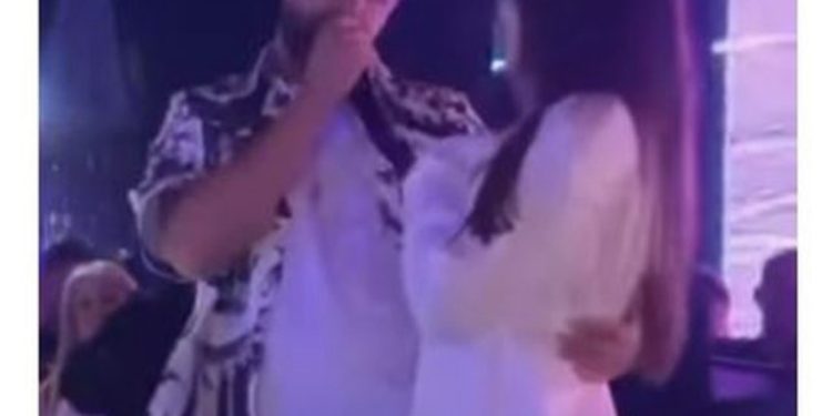 VIDEO/ “Sonte kam ardhur me gruan”. Luizi surprizon fansat me Kiarën dhe i vë ‘flakën’ skenës