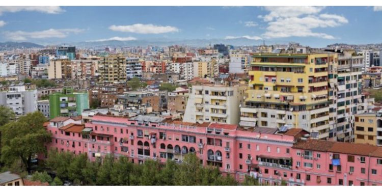 Renditja e 12 qarqeve: 44% e ekonomisë e përqendruar në Tiranë, më pas vjen Fieri dhe Durrësi