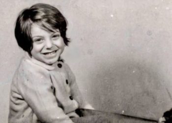 FOTO/ Feston sot 54-vjetorin e lindjes, njihet si gazetari më i paguar në Shqipëri, e gjeni dot për cilin bëhet fjalë