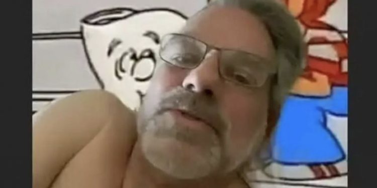 VIDEO/ Senatori amerikan shfaqet i zhveshur nga shtrati në një video konferencë!