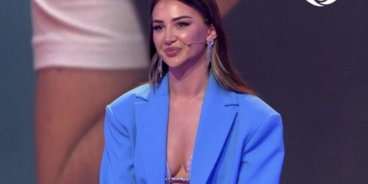 FOTO/ Ndjekësi i jep ide biznesi, Kiara Titos i pëlqen: Do hapet shumë shpejt!