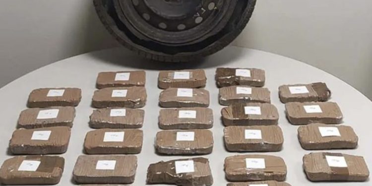 Arrestohet shqiptari dhe e dashura e tij greke në Selanik, në gomën rezervë iu gjetën plot 12 kg heroinë