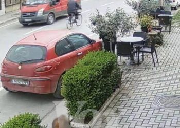 Vrapon me pistoletë në dorë, pamjet e Habib Rexhës pas ekzekutimit të Arjan Gosës!