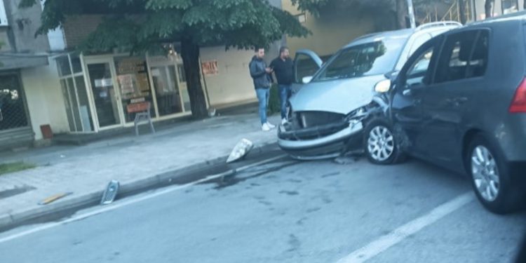 Makinat bëhen copash në Librazhd, shikoni FOTOT