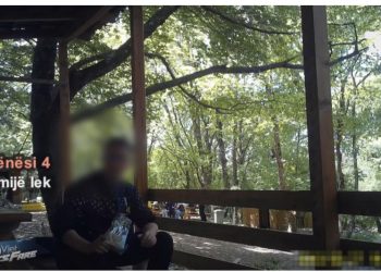 SKANDALI/ Si drejtori i shkollës grabit nxënësit në Maliq, u merr nga 6 mijë lekë më shumë për biletën e autobusit për ekskursion