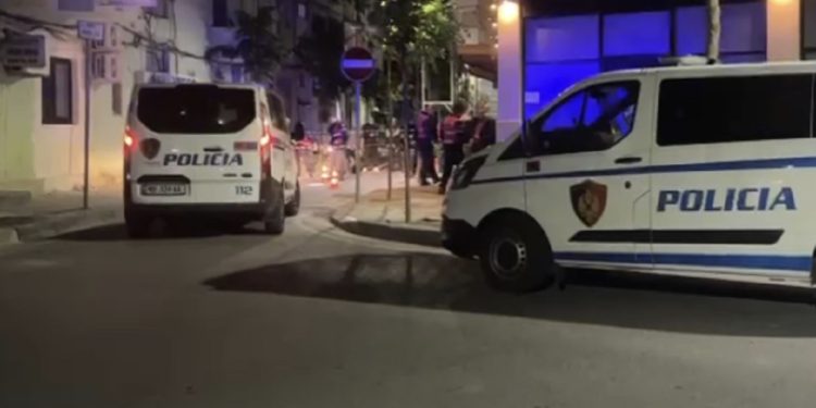 EMRI/ Po pinte kafe me Bardh Spahinë, shoqërohet në polici drejtori i Ujësjellësit në Shkodër