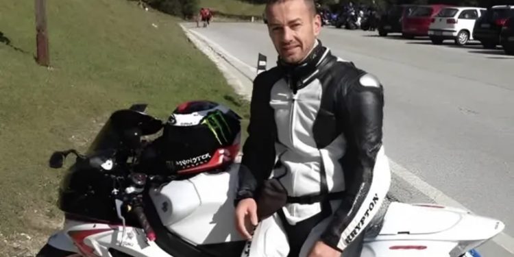 FOTO/ Ky është i riu që vdiq në aksident! Motori u bëj “fije fije”