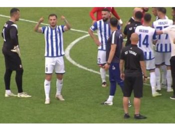 VIDEO/ Barazim drithërimash në Rrogozhinë, Bylisi ndal Tiranën dhe i “dhuron” titullin Partizanit