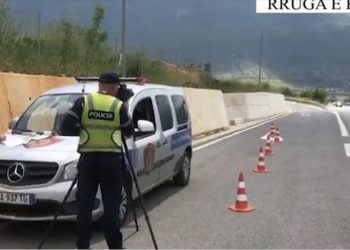 VIDEO/ Policia rrugore aksion në fundjavë, gjobiten 757 shoferë dhe pezullohen 79 patenta