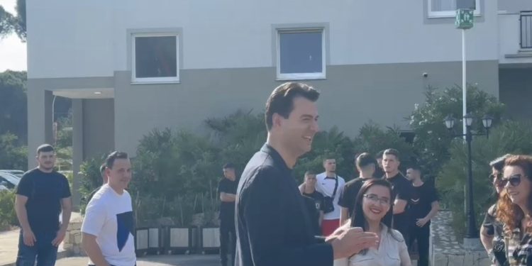 VIDEO/ PD po kërkon kryetar! Basha rikthehet i buzëqeshur