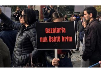 RSF: Gazetarët në Shqipëri, viktima të krimit të organizuar dhe dhunës policore
