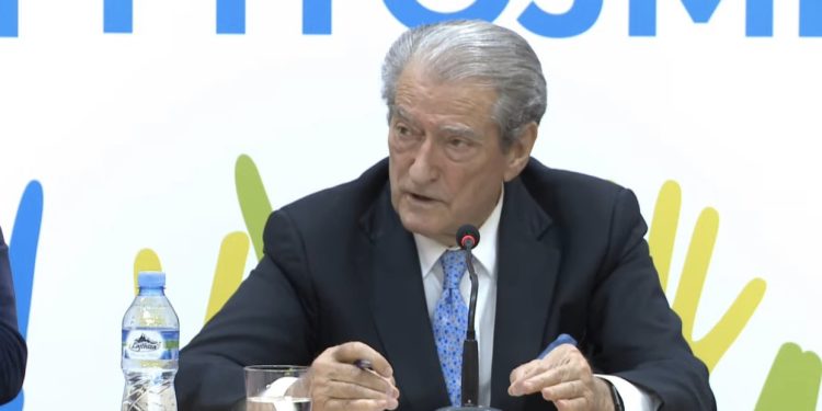 Tensionet në veri, Berisha: Dënoj manipulimin e serbëve të Kosovës nga Beogradi