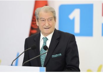 VIDEO/ Sali Berisha mban peng të ardhmen e PD, nuk ka ndërmend të tërhiqet