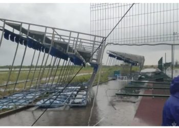 VIDEO/ Shembet tribuna plot me fëmijë, një i vdekur dhe 26 të plagosur