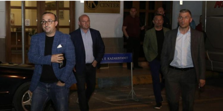 EMRAT/ Sharje dhe ofendime! Kush votoi pro dhe kundër në Kryesinë e PD-së