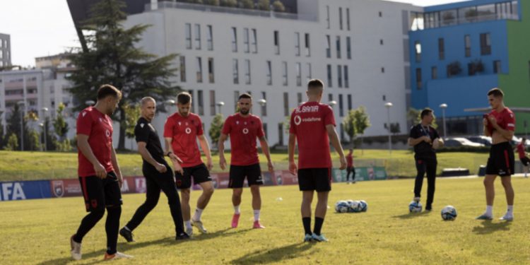 Kuqezinjtë zhvillojnë stërvitjen e parë, lojtarët që u vunë nën urdhrat e Silvinjos