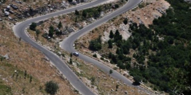 Makina bie në humnerë në Dhërmi, 4 të plagosur