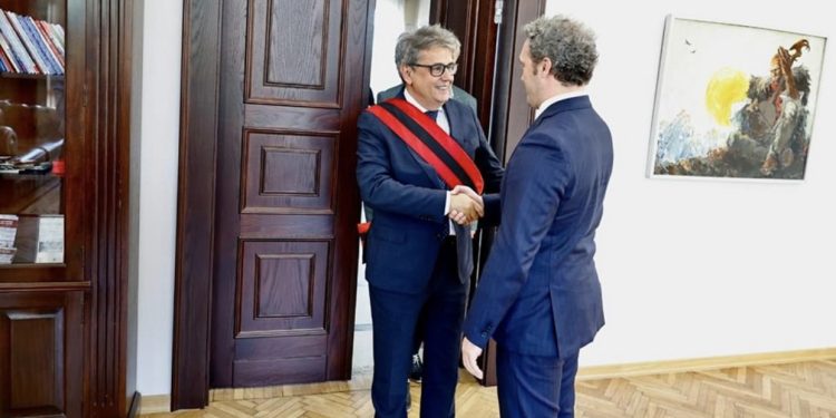 Një shembull nga Shkodra! Bardh Spahia i dorëzon detyrën Benet Becit