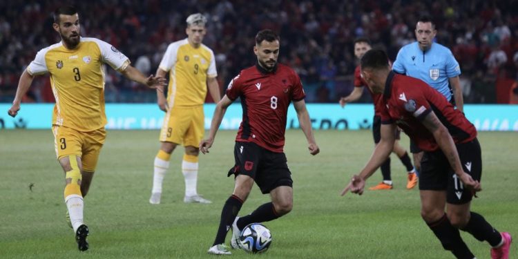 VIDEO/ Mbyllet pjesa e parë, Shqipëria dominon por nuk gjen golin