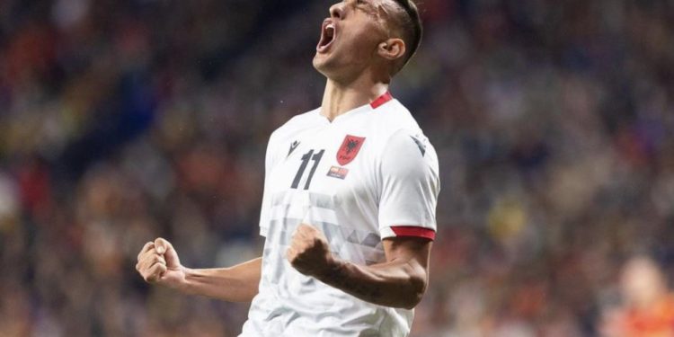 “La shkollën për të larë enët”, media spanjolle cilëson Uzunin si “Cristiano Ronaldon” e Shqipërisë