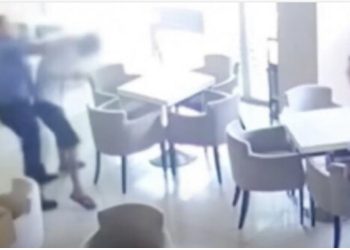 E turpshme! Si shefi i policisë i grabit paratë nga portofoli një qytetari dhe godet me grushta një tjetër