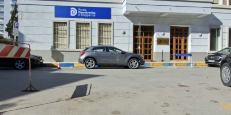 Kolegji i Kryetarëve si “vegël” e Bashës për të marrë kreun e PD, sot voton Kryesia se kur zgjidhet kryetari i ri