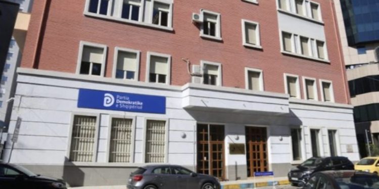 Grupimi i Bashës kërkon t’u zgjatet mandati krerëve të degëve, propozon EMRA të rinj aty ku s’ka, shkarkohet Korreshi