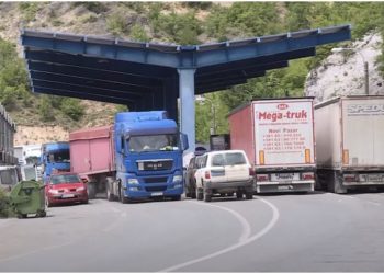 Kosova “hakmerret” për rrëmbimin e 3 policëve, ndalon hyrjen e të gjitha mallrave nga Serbia