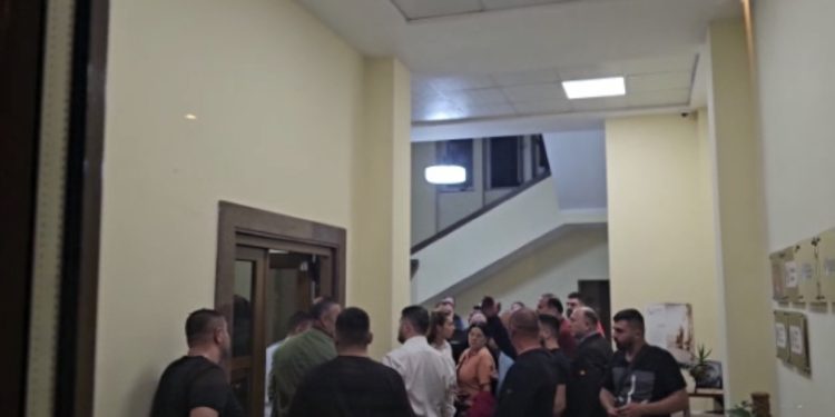 Çarja “Basha” në PD/ Kolegji i Kryetarëve i përgjigjet Bardhit për kërcënimet