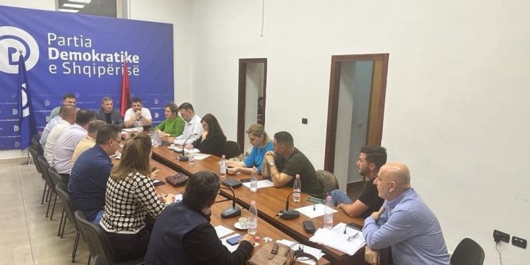 Çarja e tretë/ Lista e deputetëve që bojkotuan Kryesinë e PD-së së Vulës