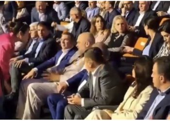 VIDEO: Rama nuk përmbahet në festën e PS-së, shihni sa i nervozuar me ndihmësen e tij