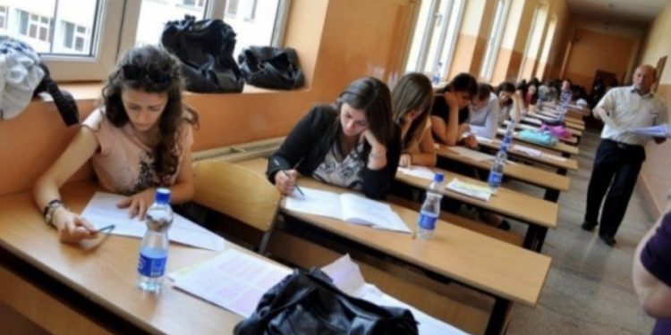 MATURA SHTETËRORE/ Nga nesër maturantët mund të kërkojnë kopjen e testit
