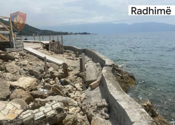 FOTO/ Ndërtoi pa leje në vijën bregdetare, në Radhimë, arrestohet 46-vjeçari