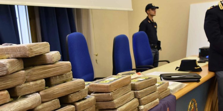 Pritë dhe ndjekje! Italia i vihet pas “Boss”-it shqiptar me miliona euro kokainë