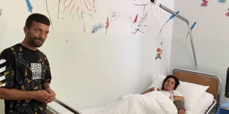 VIDEO/ 31-vjeçarja nga Levani sjell në jetë fëmijën e saj të dhjetë, njërit prej tyre i ka vënë emrin Beqar