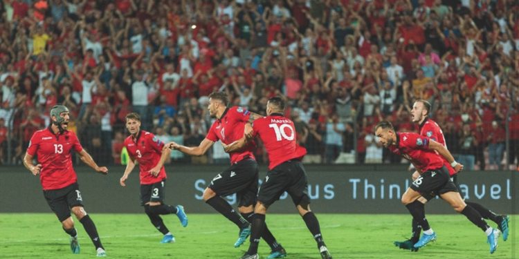 FOTO/ Euro 2024: Sylvinho i beson lojës sulmuese, formacionet zyrtare ndaj Moldavisë