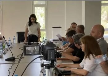 “Ku është Fredi?”/ Mbështetësit e Belerit futen brenda bashkisë Himarë