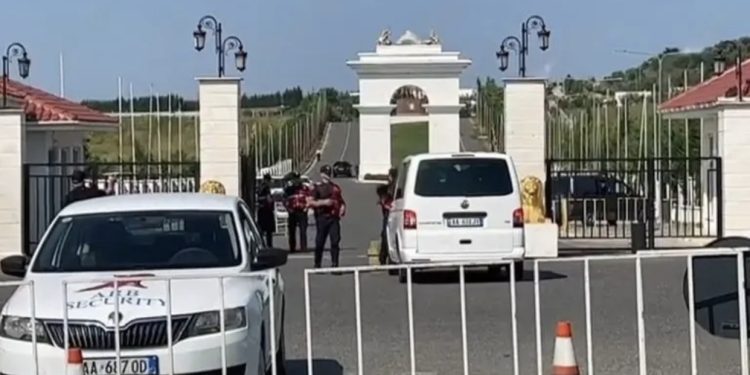 Policia sërish kontrolle në kampin MEK