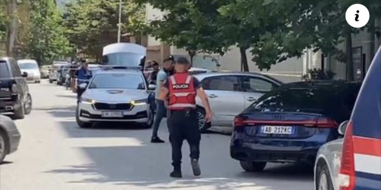 U qëllua sapo doli nga banesa, detaje nga plagosja në Vlorë