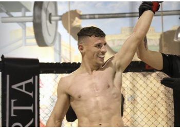 EMRI/ Goditja e tij futi në reanimacion grekun, vetëdorëzohet boksieri shqiptar në Greqi