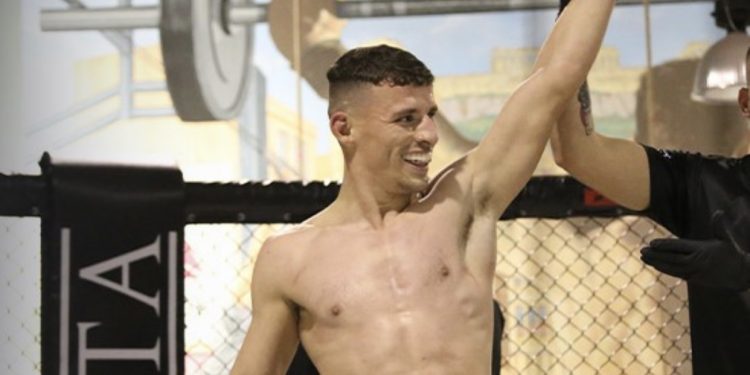 EMRI/ Goditja e tij futi në reanimacion grekun, vetëdorëzohet boksieri shqiptar në Greqi