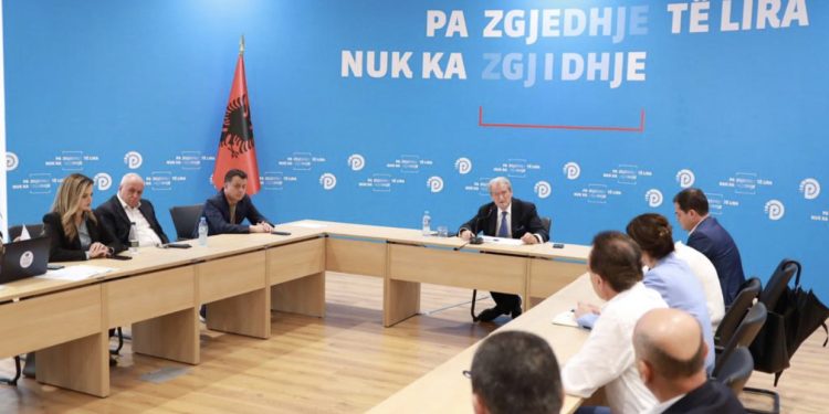 Tensionet brenda PD-së, Berisha: Skenar i Ramës