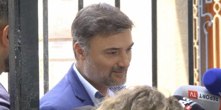 Tensionet në mbledhjen e Kryesisë së PD, Alibeaj: Bardhi mbajti qëndrim emocional