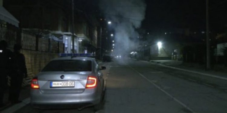 Dy shpërthime gjatë mesnatës në veri të Kosovës, bllokohet lagja e boshnjakëve