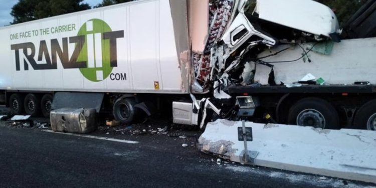 FOTO/ Vdes në aksident 45-vjeçari shqiptar në Itali, shpëton mrekullisht djali i tij
