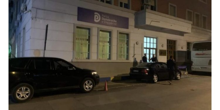 Përplasjet dhe tensionet në mbledhje/ Pas Tabakut, dorëhiqen dhe dy anëtarë të Kryesisë