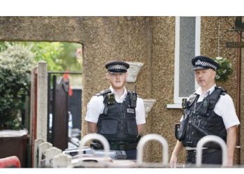 Mister në Londër, katër persona janë gjetur të vdekur në një apartament, mes tyre dy fëmijë