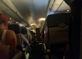 “Më dukej vetja sikur isha në film”/ Mjeku shqiptar i shpëton jetën pasagjeres në avion: Ishin minuta të vështira
