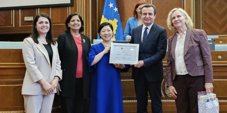 “Nuk ka paqe pa gratë”/ Albin Kurti: do të rrisim mbështetjen e grave në siguri