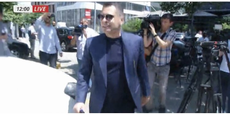 VIDEO/ “Uauuu…”! Gazetarët habiten, Ahmetaj: Ça lajmi ë…